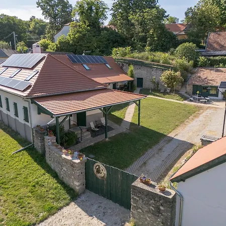 Döbrögi Wellness Maison d'hôtes